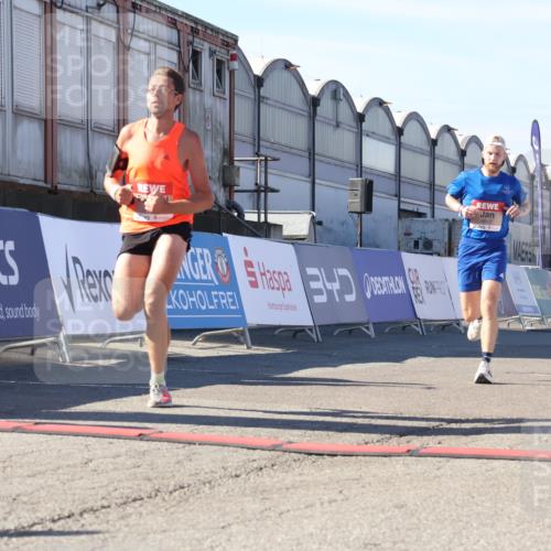 03.10.2025 - Köhlbrandbrückenlauf Luisa Fischer http://msf.ph/oto/9024596 03.10.2025 12:52:39 Ziel 4013, 4019, 6087, 6625 meine-sportfotos.de