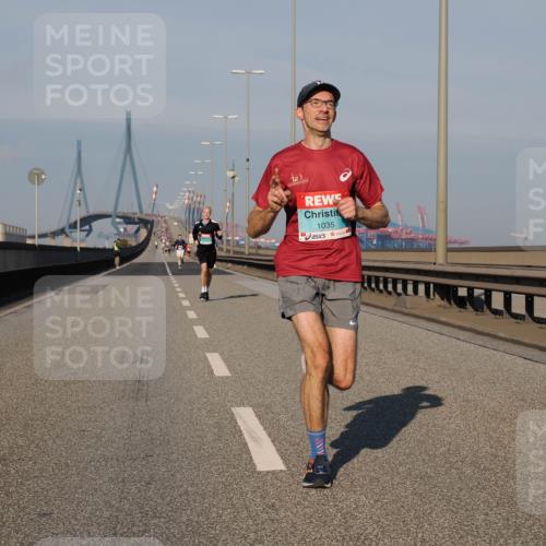 03.10.2025 - Köhlbrandbrückenlauf Fabian Wolf http://msf.ph/oto/9024603 03.10.2025 09:40:40 Position 3 1035 meine-sportfotos.de