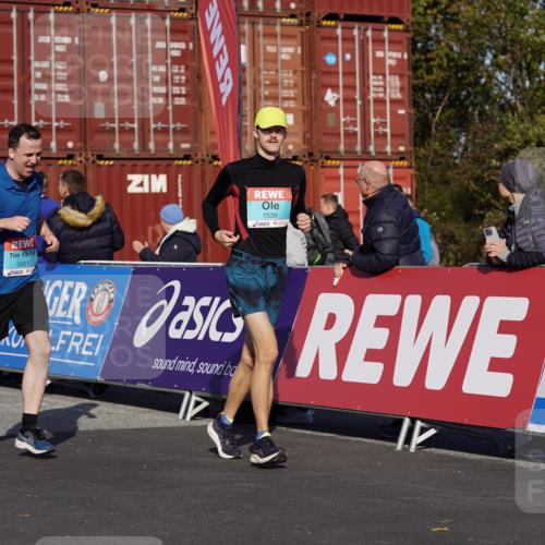 03.10.2025 - Köhlbrandbrückenlauf Michael Burmester http://msf.ph/oto/9024613 03.10.2025 10:27:15 Ziel 1539, 1926, 1929, 2101, 2136, 2451, 2562, 2935, 3132, 3746 meine-sportfotos.de