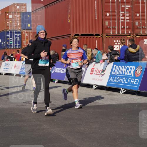03.10.2025 - Köhlbrandbrückenlauf Michael Burmester http://msf.ph/oto/9024621 03.10.2025 10:27:16 Ziel 1539, 1926, 1929, 2101, 2136, 2451, 2562, 2935, 3746 meine-sportfotos.de