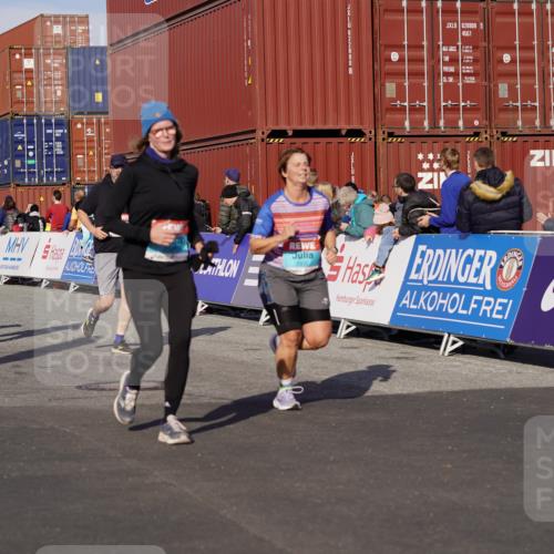 03.10.2025 - Köhlbrandbrückenlauf Michael Burmester http://msf.ph/oto/9024627 03.10.2025 10:27:16 Ziel 1539, 1926, 1929, 2101, 2136, 2451, 2562, 2935, 3746 meine-sportfotos.de