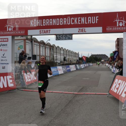 03.10.2025 - Köhlbrandbrückenlauf Julia Fischer http://msf.ph/oto/9024671 03.10.2025 15:56:24 Ziel 7046, 7079, 7128, 7170, 8820, 8976, 9559 meine-sportfotos.de