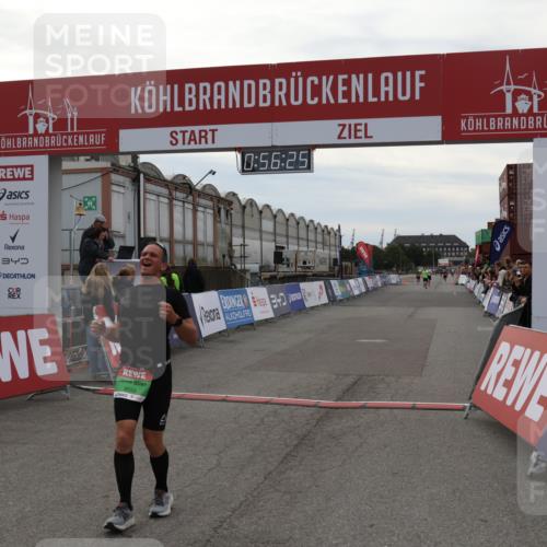 03.10.2025 - Köhlbrandbrückenlauf Julia Fischer http://msf.ph/oto/9024674 03.10.2025 15:56:25 Ziel 7046, 7079, 7128, 7170, 8976, 9559 meine-sportfotos.de