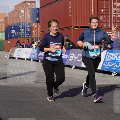 03.10.2025 - Köhlbrandbrückenlauf Michael Burmester http://msf.ph/oto/9024675 03.10.2025 10:27:19 Ziel 1926, 1929, 2101, 2136, 2935, 3230 meine-sportfotos.de