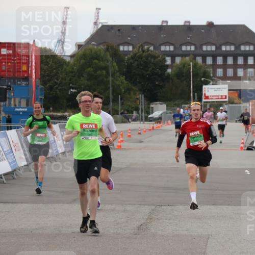 03.10.2025 - Köhlbrandbrückenlauf Julia Fischer http://msf.ph/oto/9024686 03.10.2025 15:56:35 Ziel 7092, 7166, 8782, 9182 meine-sportfotos.de