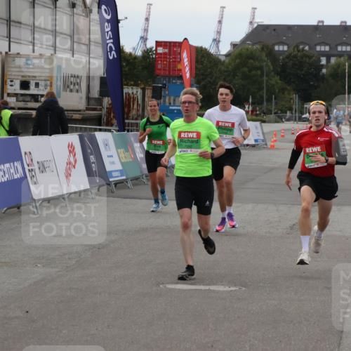 03.10.2025 - Köhlbrandbrückenlauf Julia Fischer http://msf.ph/oto/9024688 03.10.2025 15:56:37 Ziel 7092, 7166, 8782, 9182 meine-sportfotos.de