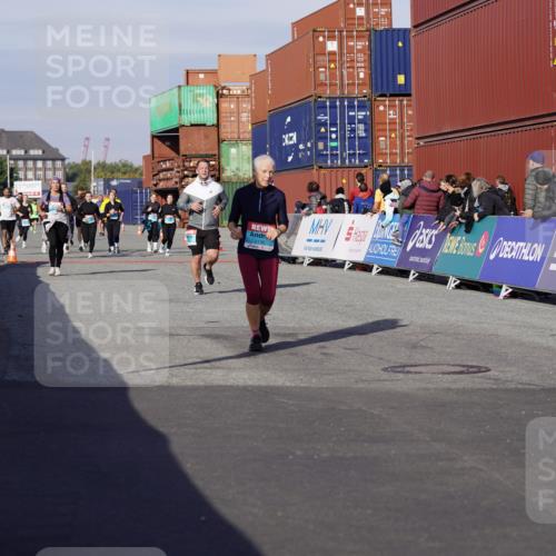 03.10.2025 - Köhlbrandbrückenlauf Michael Burmester http://msf.ph/oto/9024698 03.10.2025 10:27:22 Ziel 1914, 1926, 1929, 2101, 2136, 3230 meine-sportfotos.de