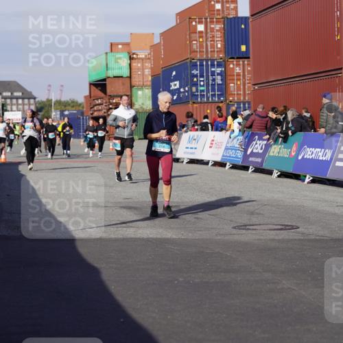 03.10.2025 - Köhlbrandbrückenlauf Michael Burmester http://msf.ph/oto/9024705 03.10.2025 10:27:22 Ziel 1914, 1926, 1929, 2101, 2136, 3230 meine-sportfotos.de