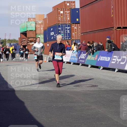 03.10.2025 - Köhlbrandbrückenlauf Michael Burmester http://msf.ph/oto/9024714 03.10.2025 10:27:23 Ziel 1914, 1926, 1929, 2101, 2136, 3230 meine-sportfotos.de