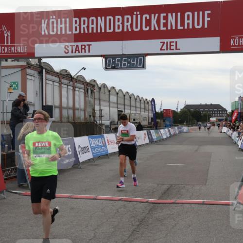 03.10.2025 - Köhlbrandbrückenlauf Julia Fischer http://msf.ph/oto/9024725 03.10.2025 15:56:40 Ziel 7092, 7166, 8782, 9182 meine-sportfotos.de