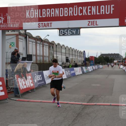 03.10.2025 - Köhlbrandbrückenlauf Julia Fischer http://msf.ph/oto/9024732 03.10.2025 15:56:41 Ziel 7092, 7166, 8782, 9182 meine-sportfotos.de