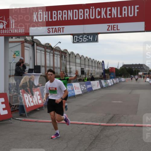 03.10.2025 - Köhlbrandbrückenlauf Julia Fischer http://msf.ph/oto/9024735 03.10.2025 15:56:41 Ziel 7092, 7166, 8782, 9182 meine-sportfotos.de