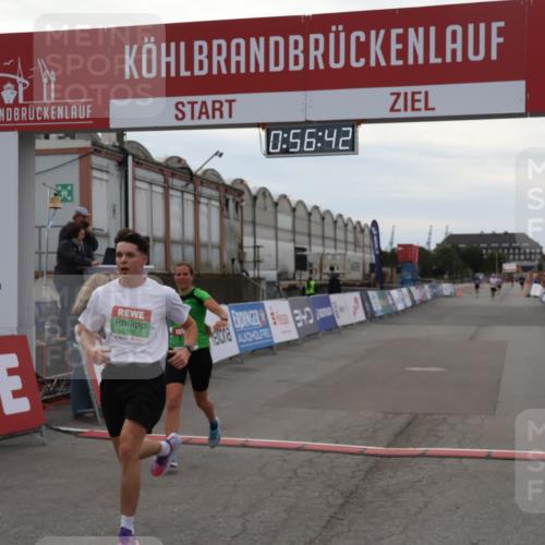 03.10.2025 - Köhlbrandbrückenlauf Julia Fischer http://msf.ph/oto/9024739 03.10.2025 15:56:42 Ziel 7092, 7166, 8782, 9182 meine-sportfotos.de