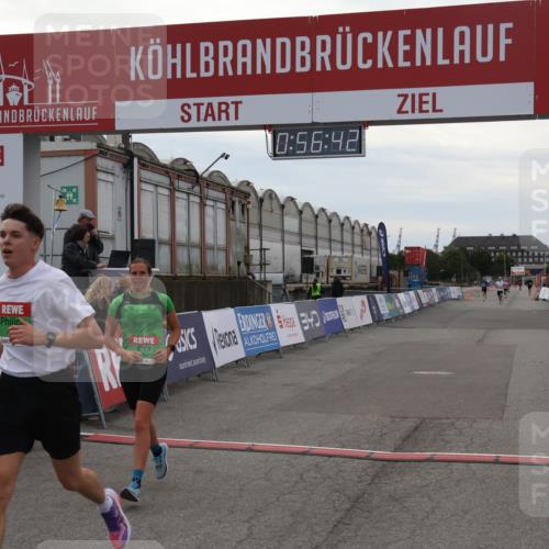 03.10.2025 - Köhlbrandbrückenlauf Julia Fischer http://msf.ph/oto/9024743 03.10.2025 15:56:42 Ziel 7092, 7166, 8782, 9182 meine-sportfotos.de