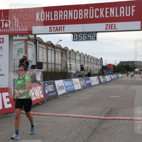 03.10.2025 - Köhlbrandbrückenlauf Julia Fischer http://msf.ph/oto/9024747 03.10.2025 15:56:42 Ziel 7092, 7166, 8782, 9182 meine-sportfotos.de