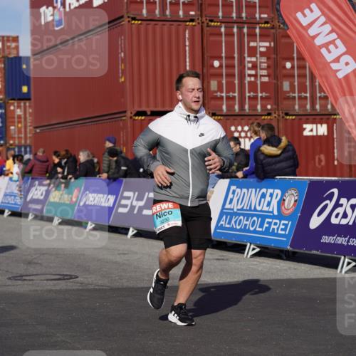 03.10.2025 - Köhlbrandbrückenlauf Michael Burmester http://msf.ph/oto/9024748 03.10.2025 10:27:26 Ziel 1914, 2059, 2136, 2162, 2192, 2237, 2352, 3230, 3346 meine-sportfotos.de