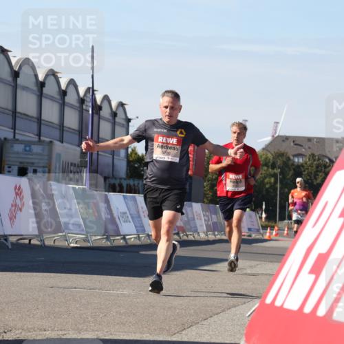 03.10.2025 - Köhlbrandbrückenlauf Luisa Fischer http://msf.ph/oto/9024752 03.10.2025 12:53:15 Ziel 4142, 5786, 6333 meine-sportfotos.de