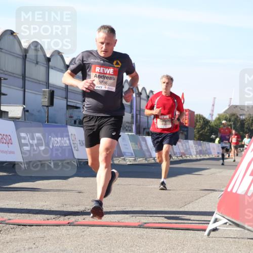 03.10.2025 - Köhlbrandbrückenlauf Luisa Fischer http://msf.ph/oto/9024777 03.10.2025 12:53:17 Ziel 4142, 5786, 6333 meine-sportfotos.de