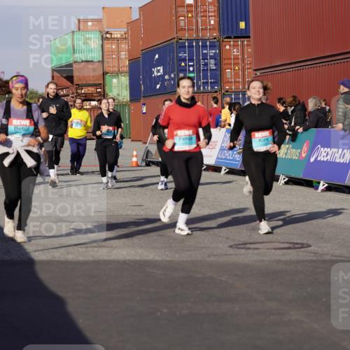 03.10.2025 - Köhlbrandbrückenlauf Michael Burmester http://msf.ph/oto/9024783 03.10.2025 10:27:29 Ziel 1472, 1914, 2059, 2162, 2166, 2192, 2237, 2352, 3230, 3346, 3429, 3451, 3452, 3626, 3739 meine-sportfotos.de