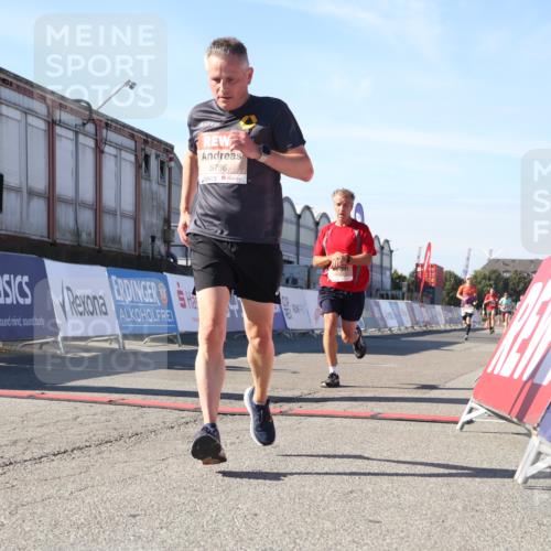 03.10.2025 - Köhlbrandbrückenlauf Luisa Fischer http://msf.ph/oto/9024788 03.10.2025 12:53:18 Ziel 4142, 5786, 6333 meine-sportfotos.de