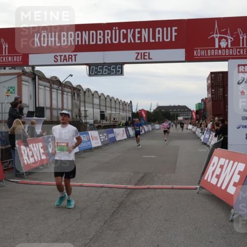 03.10.2025 - Köhlbrandbrückenlauf Julia Fischer http://msf.ph/oto/9024793 03.10.2025 15:56:55 Ziel 9226, 9664, 9665 meine-sportfotos.de