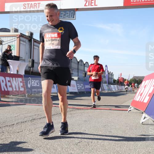03.10.2025 - Köhlbrandbrückenlauf Luisa Fischer http://msf.ph/oto/9024797 03.10.2025 12:53:19 Ziel 4029, 4142, 5786, 6333 meine-sportfotos.de