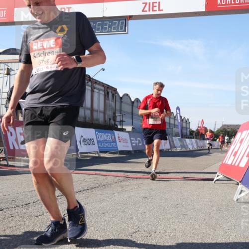 03.10.2025 - Köhlbrandbrückenlauf Luisa Fischer http://msf.ph/oto/9024800 03.10.2025 12:53:19 Ziel 4029, 4142, 5786, 6333 meine-sportfotos.de