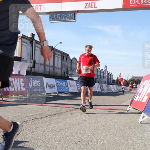 03.10.2025 - Köhlbrandbrückenlauf Luisa Fischer http://msf.ph/oto/9024804 03.10.2025 12:53:19 Ziel 4029, 4142, 5786, 6333 meine-sportfotos.de
