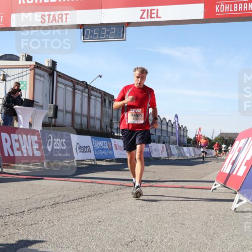 03.10.2025 - Köhlbrandbrückenlauf Luisa Fischer http://msf.ph/oto/9024808 03.10.2025 12:53:20 Ziel 4029, 4142, 5786, 6333 meine-sportfotos.de