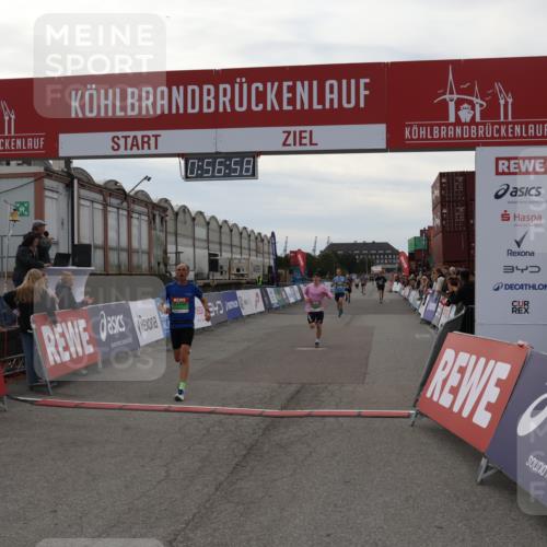 03.10.2025 - Köhlbrandbrückenlauf Julia Fischer http://msf.ph/oto/9024814 03.10.2025 15:56:58 Ziel 7882, 9226, 9664, 9665 meine-sportfotos.de
