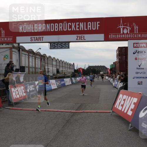 03.10.2025 - Köhlbrandbrückenlauf Julia Fischer http://msf.ph/oto/9024817 03.10.2025 15:56:58 Ziel 7882, 9226, 9664, 9665 meine-sportfotos.de