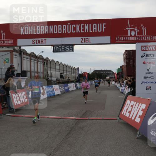 03.10.2025 - Köhlbrandbrückenlauf Julia Fischer http://msf.ph/oto/9024821 03.10.2025 15:56:58 Ziel 7882, 9226, 9664, 9665 meine-sportfotos.de