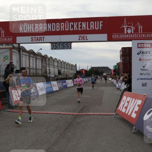 03.10.2025 - Köhlbrandbrückenlauf Julia Fischer http://msf.ph/oto/9024825 03.10.2025 15:56:59 Ziel 7882, 9226, 9664, 9665 meine-sportfotos.de