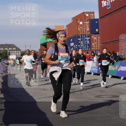 03.10.2025 - Köhlbrandbrückenlauf Michael Burmester http://msf.ph/oto/9024829 03.10.2025 10:27:31 Ziel 1472, 1914, 2059, 2162, 2166, 2192, 2237, 2352, 3230, 3346, 3429, 3451, 3452, 3626, 3739 meine-sportfotos.de