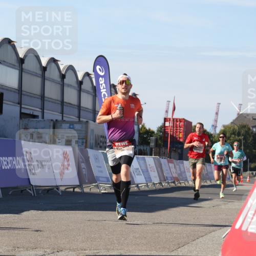 03.10.2025 - Köhlbrandbrückenlauf Luisa Fischer http://msf.ph/oto/9024832 03.10.2025 12:53:23 Ziel 4029, 4142, 5786, 6333, 6656, 6804 meine-sportfotos.de