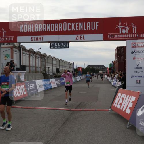 03.10.2025 - Köhlbrandbrückenlauf Julia Fischer http://msf.ph/oto/9024835 03.10.2025 15:56:59 Ziel 7882, 9226, 9664, 9665 meine-sportfotos.de