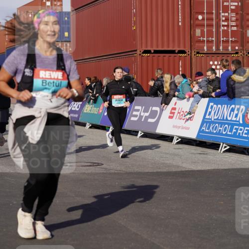 03.10.2025 - Köhlbrandbrückenlauf Michael Burmester http://msf.ph/oto/9024836 03.10.2025 10:27:32 Ziel 1472, 1914, 2059, 2086, 2162, 2166, 2192, 2237, 2352, 3346, 3429, 3451, 3452, 3626, 3739 meine-sportfotos.de