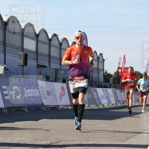 03.10.2025 - Köhlbrandbrückenlauf Luisa Fischer http://msf.ph/oto/9024841 03.10.2025 12:53:23 Ziel 4029, 4142, 5786, 6333, 6656, 6804 meine-sportfotos.de