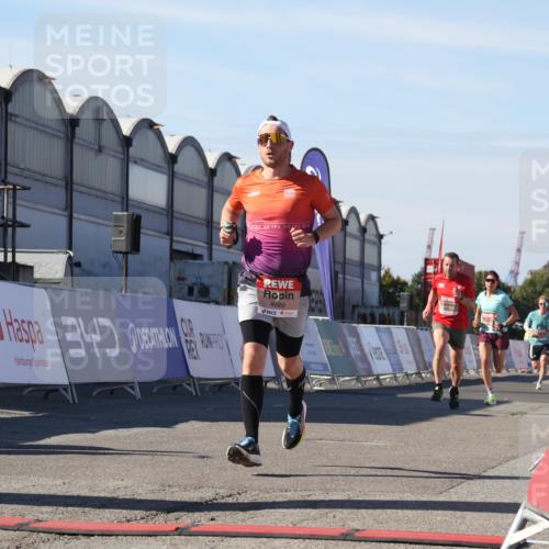 03.10.2025 - Köhlbrandbrückenlauf Luisa Fischer http://msf.ph/oto/9024844 03.10.2025 12:53:24 Ziel 4029, 4142, 5786, 6241, 6333, 6656, 6804 meine-sportfotos.de