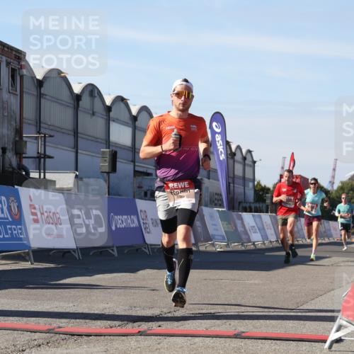 03.10.2025 - Köhlbrandbrückenlauf Luisa Fischer http://msf.ph/oto/9024849 03.10.2025 12:53:24 Ziel 4029, 4142, 5786, 6241, 6333, 6656, 6804 meine-sportfotos.de