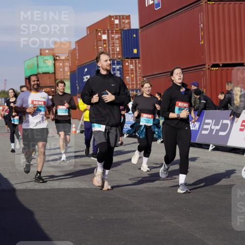 03.10.2025 - Köhlbrandbrückenlauf Michael Burmester http://msf.ph/oto/9024857 03.10.2025 10:27:33 Ziel 1472, 2059, 2086, 2162, 2166, 2192, 2237, 2352, 3346, 3429, 3451, 3452, 3626, 3739 meine-sportfotos.de