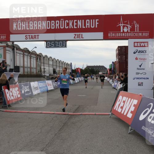 03.10.2025 - Köhlbrandbrückenlauf Julia Fischer http://msf.ph/oto/9024859 03.10.2025 15:57:03 Ziel 7041, 7882, 9226, 9664, 9665, 9751 meine-sportfotos.de