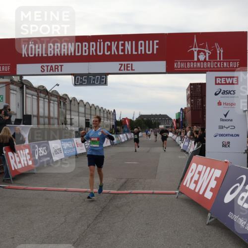03.10.2025 - Köhlbrandbrückenlauf Julia Fischer http://msf.ph/oto/9024864 03.10.2025 15:57:03 Ziel 7041, 7882, 9226, 9664, 9665, 9751 meine-sportfotos.de