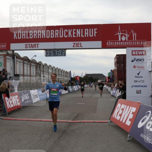 03.10.2025 - Köhlbrandbrückenlauf Julia Fischer http://msf.ph/oto/9024865 03.10.2025 15:57:04 Ziel 7041, 7882, 9226, 9664, 9665, 9751 meine-sportfotos.de