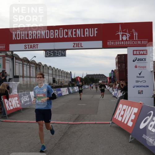03.10.2025 - Köhlbrandbrückenlauf Julia Fischer http://msf.ph/oto/9024866 03.10.2025 15:57:04 Ziel 7041, 7882, 9226, 9664, 9665, 9751 meine-sportfotos.de