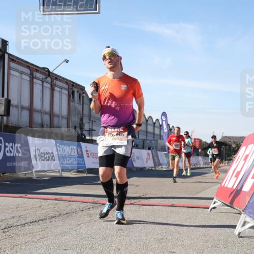 03.10.2025 - Köhlbrandbrückenlauf Luisa Fischer http://msf.ph/oto/9024876 03.10.2025 12:53:26 Ziel 4029, 4142, 5786, 6241, 6656, 6804 meine-sportfotos.de