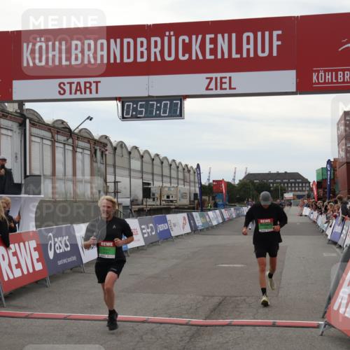 03.10.2025 - Köhlbrandbrückenlauf Julia Fischer http://msf.ph/oto/9024877 03.10.2025 15:57:07 Ziel 7041, 7593, 7618, 7882, 9226, 9665, 9751 meine-sportfotos.de