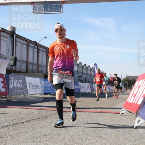 03.10.2025 - Köhlbrandbrückenlauf Luisa Fischer http://msf.ph/oto/9024881 03.10.2025 12:53:26 Ziel 4029, 4142, 5786, 6241, 6656, 6804 meine-sportfotos.de