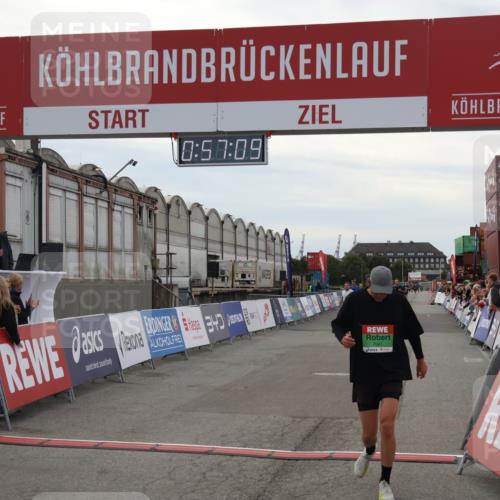 03.10.2025 - Köhlbrandbrückenlauf Julia Fischer http://msf.ph/oto/9024893 03.10.2025 15:57:09 Ziel 7041, 7593, 7618, 7882, 9665, 9751 meine-sportfotos.de