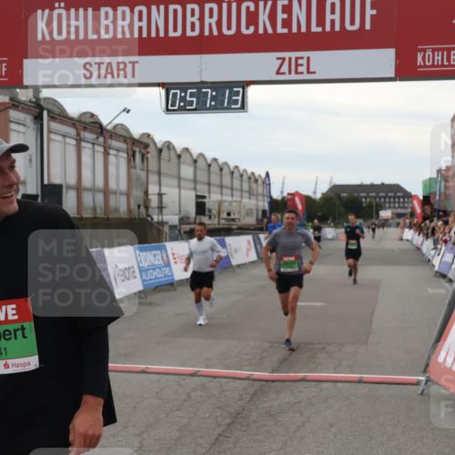 03.10.2025 - Köhlbrandbrückenlauf Julia Fischer http://msf.ph/oto/9024899 03.10.2025 15:57:13 Ziel 7041, 7107, 7593, 7618, 9032, 9751 meine-sportfotos.de